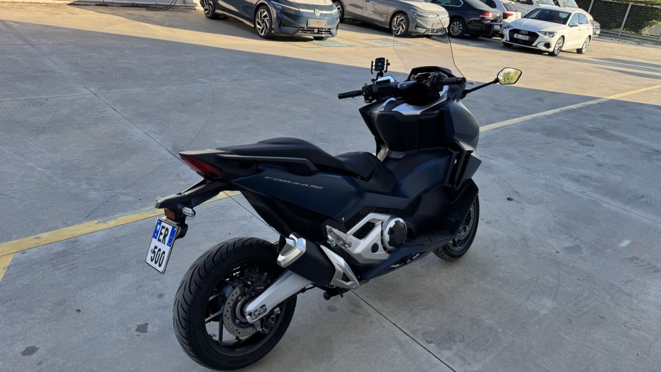 Tirane, shes Scooter Honda Forza 750 , blu 3.700 km 11.500 €