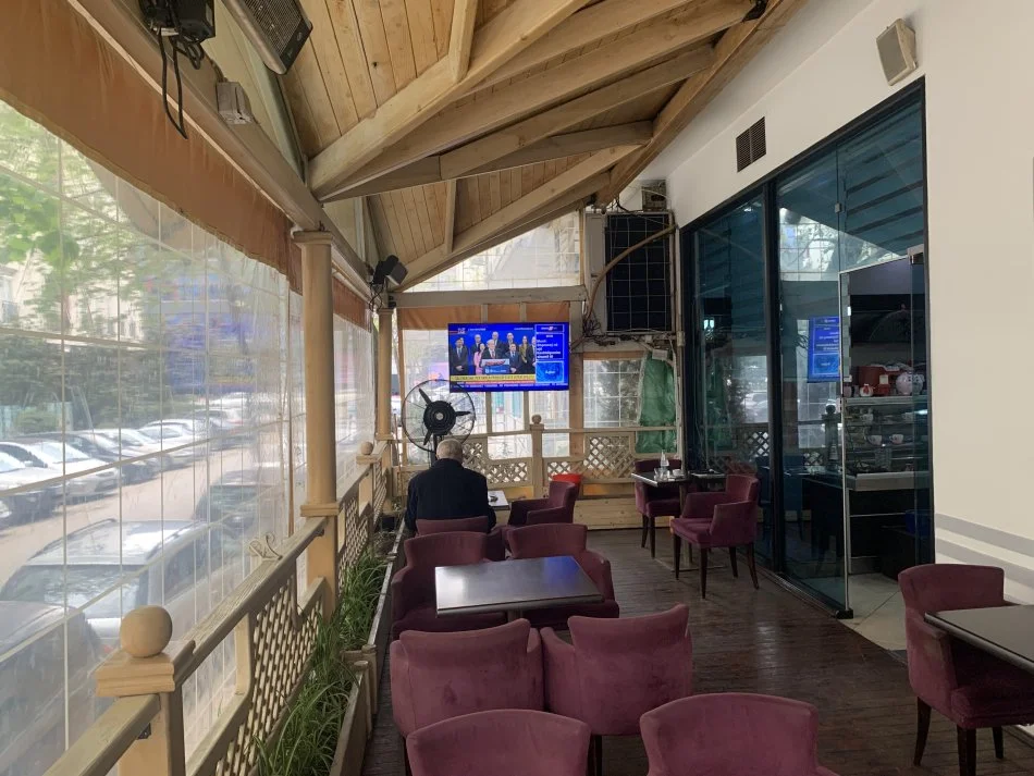 Tirane, jepet me qera bar-kafe Kati 0, 110 m² 1.000 € (5 Maji)