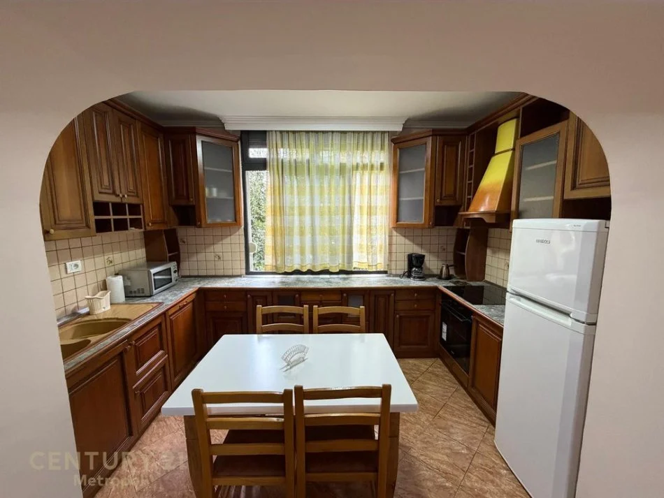 Tirane, jepet me qera apartament 2+1 Kati 2, 81 m² 650 € (ish fusha e Aviacionit)