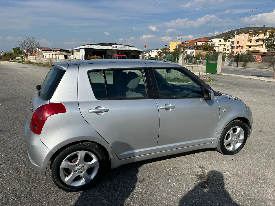 Berat, shes makine Suzuki Swift Benzin+Gaz, gri metalizato manuale Kondicioner 154.000 km 2.200 €