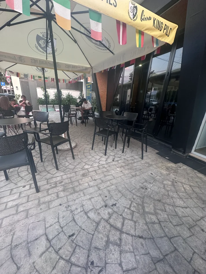 Tirane, jepet me qera ambjent biznesi Kati 1, 200 m² (Rruga Petrit Radovicka)
