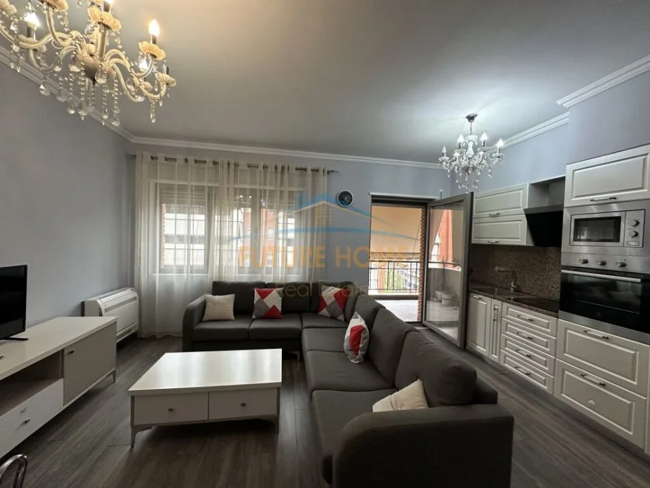 Tirane, jepet me qera apartament 3+1+Ballkon Kati 7, 123 m² 1.000 € (Delijorgji)