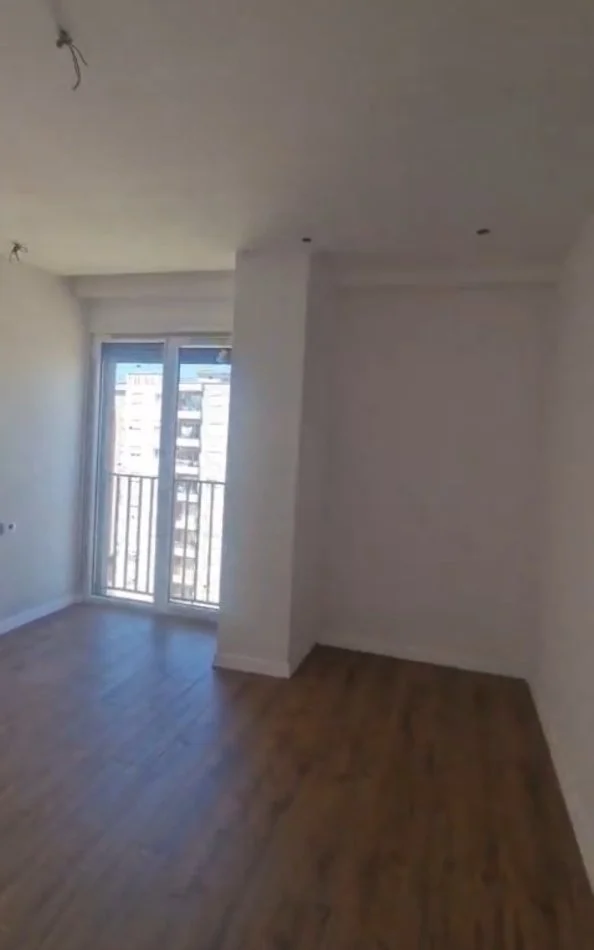 Tirane, jepet me qera apartament 1+1+Ballkon Kati 8, 67 m² 350 € (Rruga Sokrat Miho Astir)