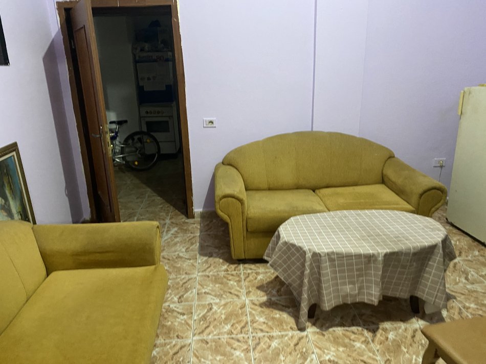 Tirane, jepet me qera shtepi 1+1 Kati 1, 55 m² 250 € (Rruga e Elbasanit / Ali Visha)