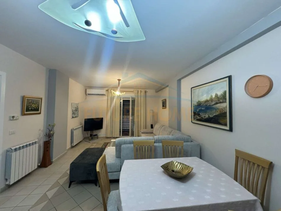 Tirane, jepet me qera apartament 2+1+Ballkon Kati 3, 112 m² 700 € (21 Dhjetori)