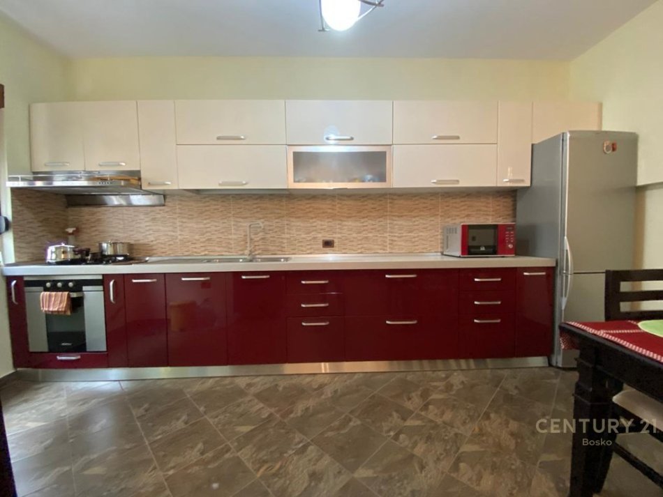 Tirane, jepet me qera apartament 2+1 Kati 2, 100 m² 600 € (Xhamlliku)