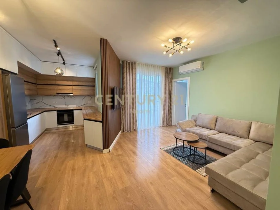 Tirane, jepet me qera apartament 3+1 Kati 5, 141 m² 1.300 € (liqeni Thate)