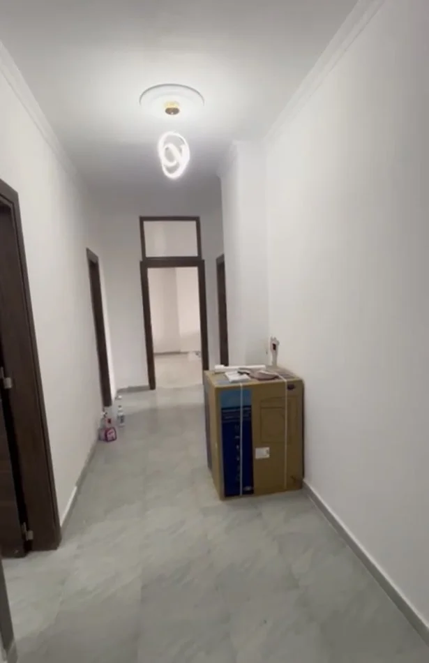 Tirane, shitet apartament 2+1+Ballkon Kati 2, 115 m² 132.000 € (Ish Restorant Qesaraka)