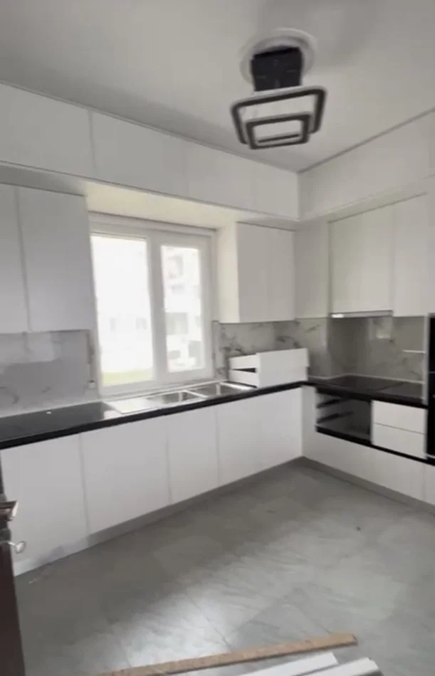 Tirane, shitet apartament 2+1+Ballkon Kati 2, 115 m² 132.000 € (Ish Restorant Qesaraka)