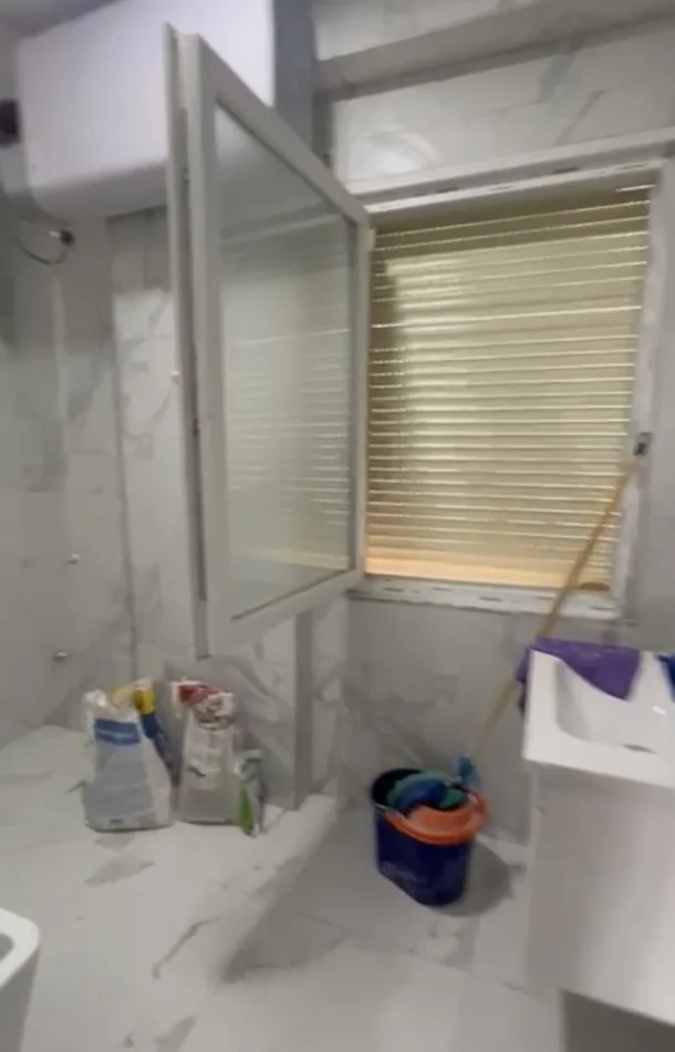 Tirane, shitet apartament 2+1+Ballkon Kati 2, 115 m² 132.000 € (Ish Restorant Qesaraka)