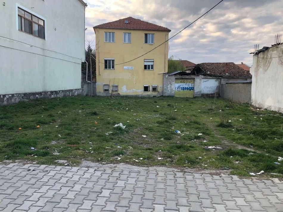 Korce, shitet truall , 651 m² (Rruga “Viktimat e 7 Shkurtit”, Korce)