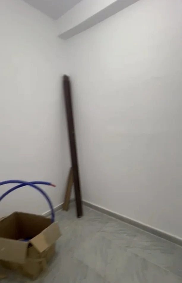 Tirane, shitet apartament 2+1+Ballkon Kati 2, 115 m² 132.000 € (Ish Restorant Qesaraka)