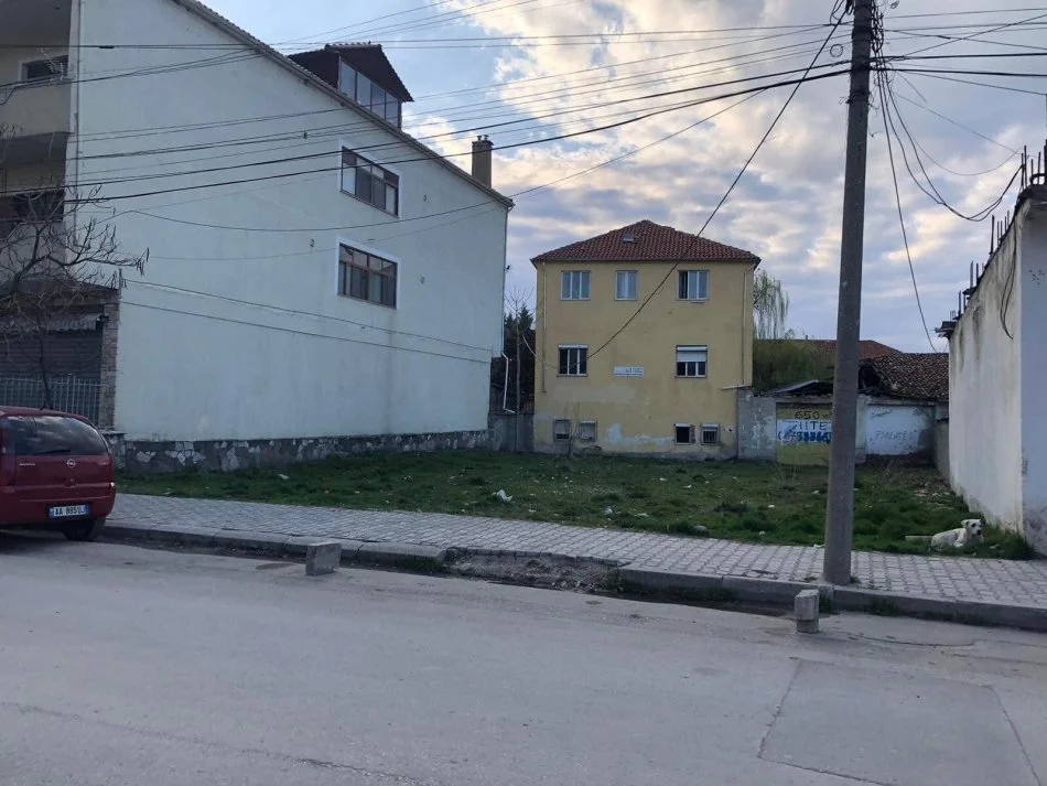Korce, shitet truall , 651 m² (Rruga “Viktimat e 7 Shkurtit”, Korce)