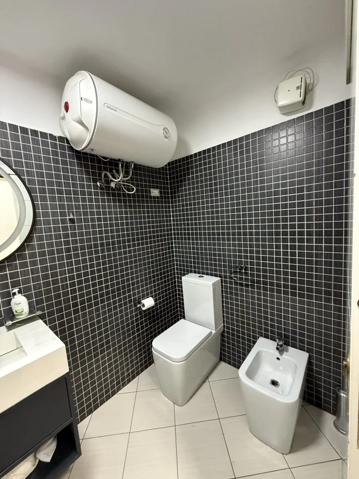 Tirane, jepet me qera apartament 2+1+Ballkon Kati 3, 90 m² 720 € 