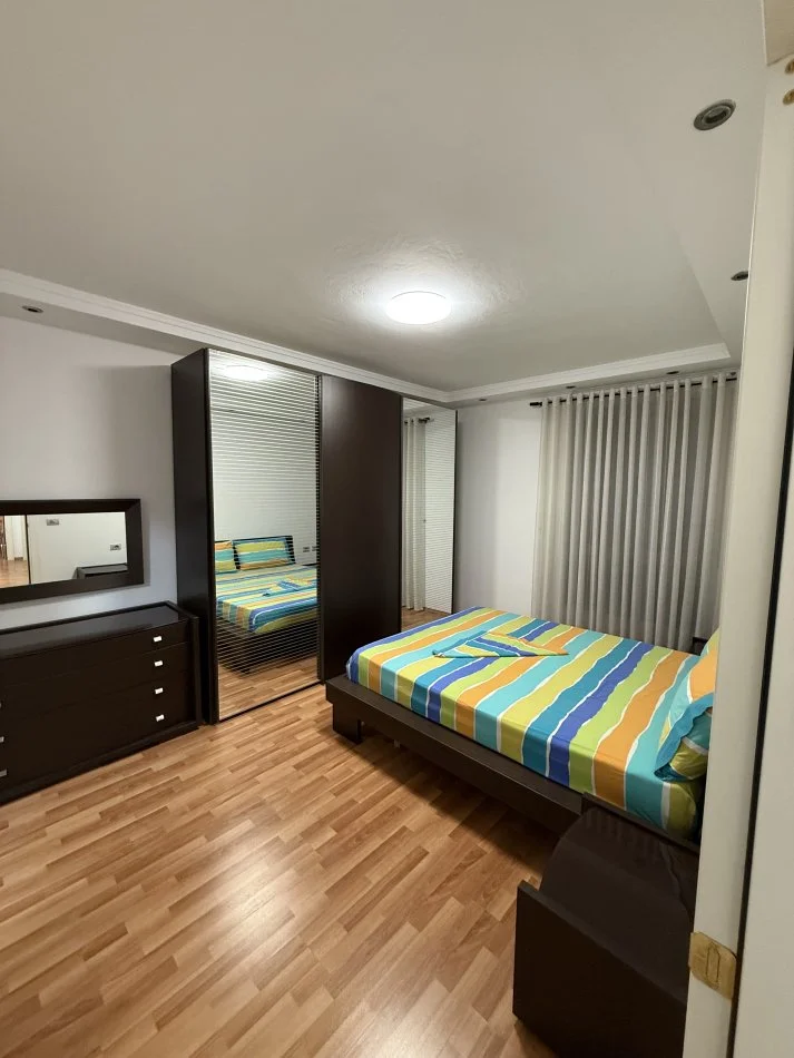 Tirane, jepet me qera apartament 2+1+Ballkon Kati 3, 90 m² 720 € 