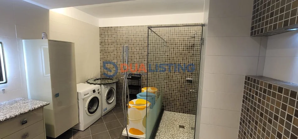 Tirane, jepet me qera apartament , 173 m²