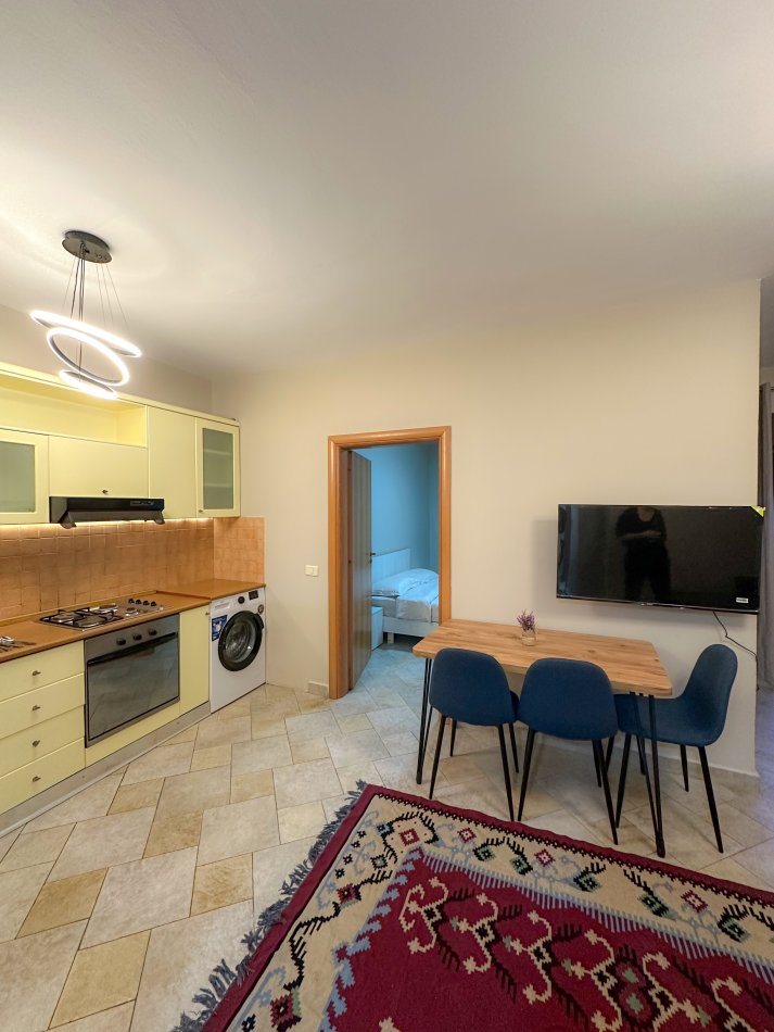 Tirane, jepet me qera apartament 1+1+Ballkon Kati 15, 65 m² 650 € (kostandin Kristoforidhi)