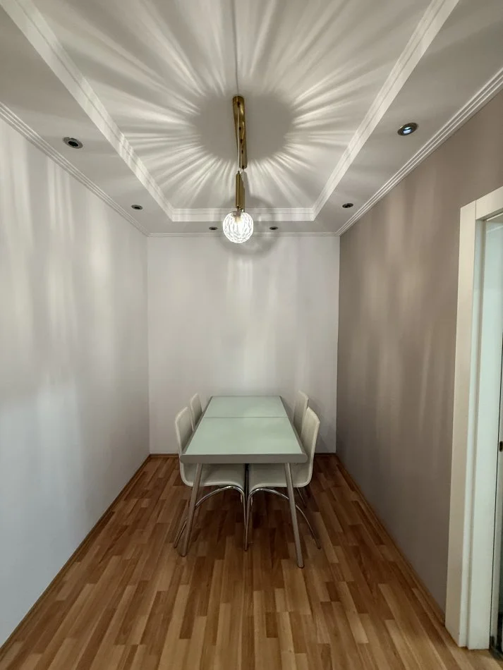 Tirane, jepet me qera apartament 2+1+Ballkon Kati 3, 90 m² 720 € 