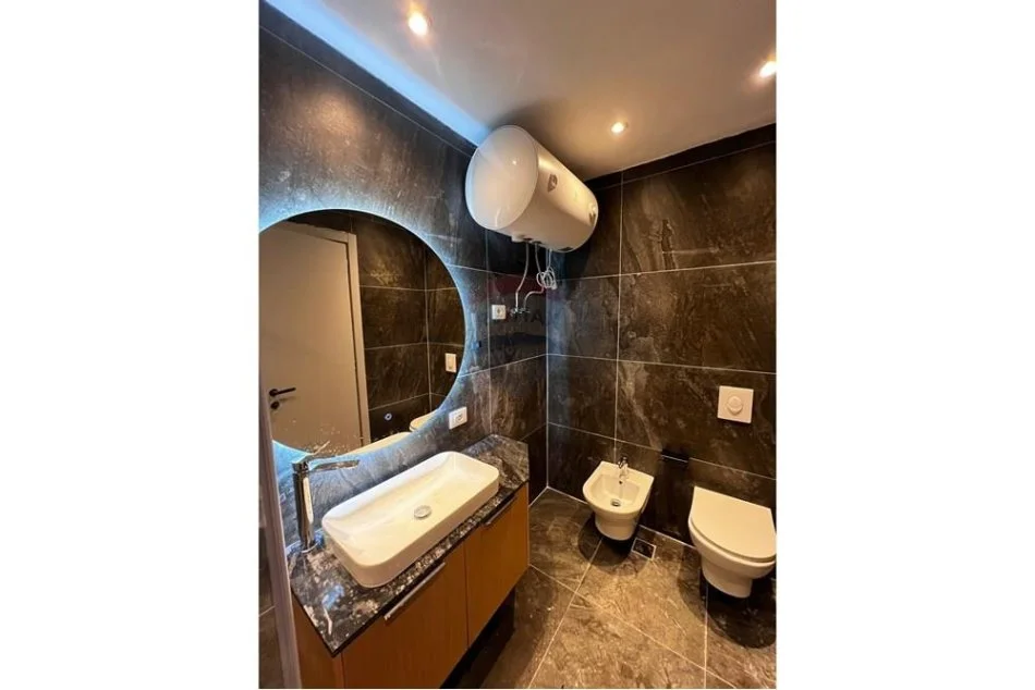 Tirane, jepet me qera apartament 2+1+Ballkon Kati 4, 120 m² 900 € (JEPET APARTMANET 2+1+2 ME QIRA TEK ISH PROFARMA)