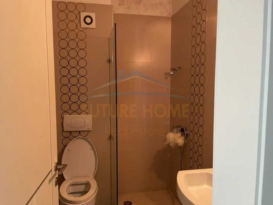 Tirane, jepet me qera apartament 2+1+Ballkon Kati 3, 150 m² 800 € (Rruga e Barrikadave)