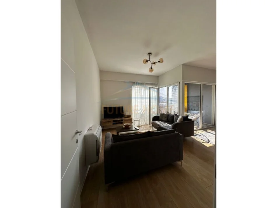 Tirane, jepet me qera apartament 2+1+post parkingu , (Rruga e Kosovareve)