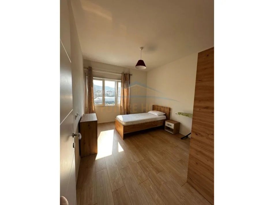 Tirane, jepet me qera apartament 2+1+post parkingu , (Rruga e Kosovareve)