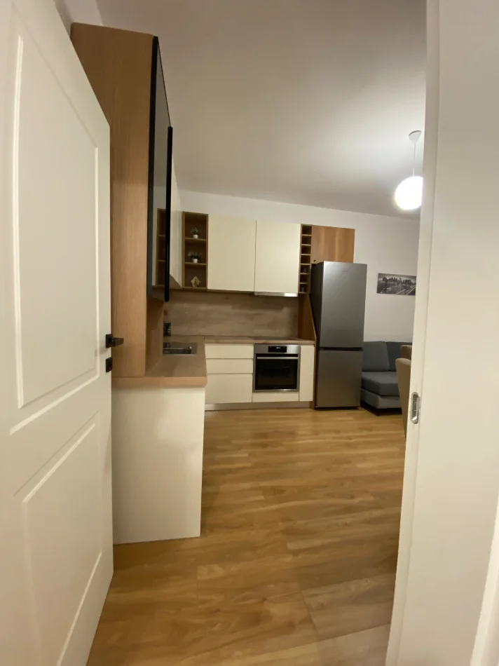 Tirane, jepet me qera apartament 2+1 Kati 1, 63 m² 700 € 