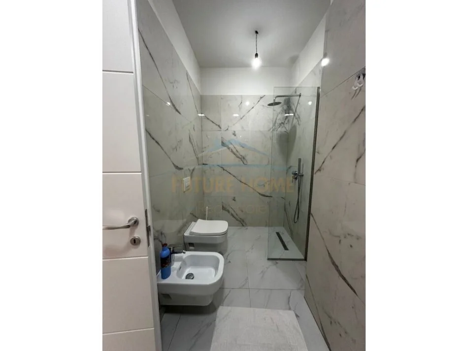 Tirane, jepet me qera apartament 2+1+post parkingu , (Rruga e Kosovareve)
