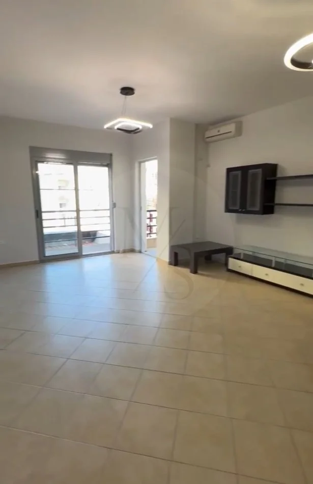 Tirane, shitet apartament 2+1+Ballkon Kati 3, 91 m² 175.000 € 