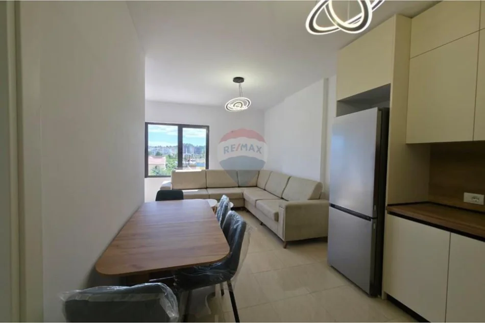 Tirane, jepet me qera apartament 1+1 Kati 3, 70 m² 420 € 