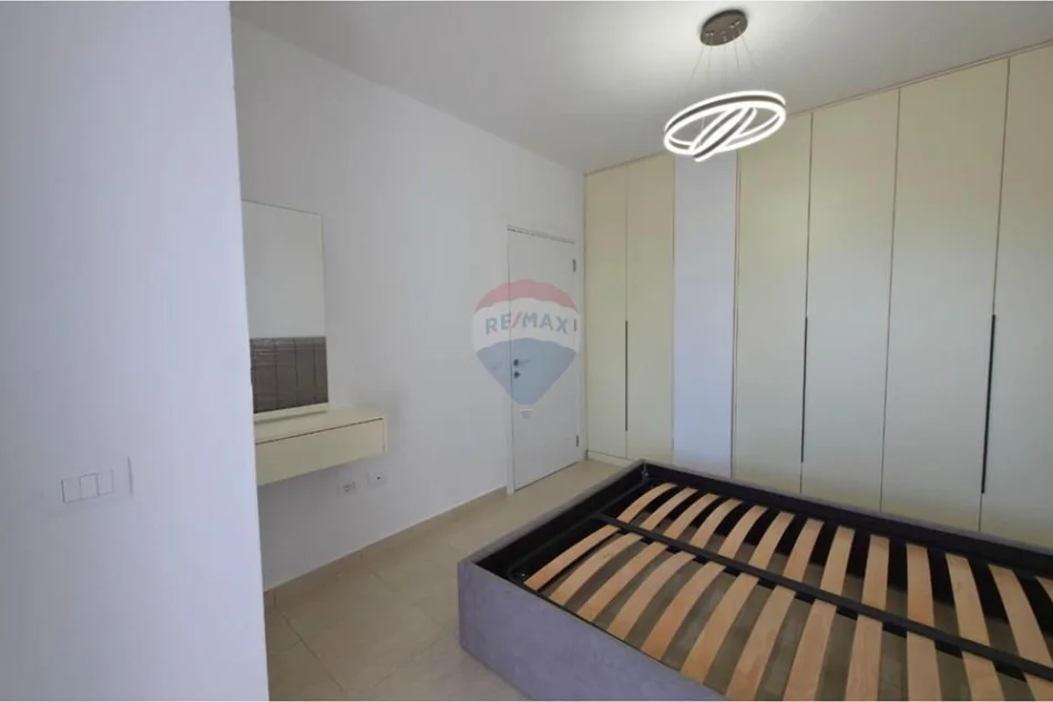 Tirane, jepet me qera apartament 1+1 Kati 3, 70 m² 420 € 