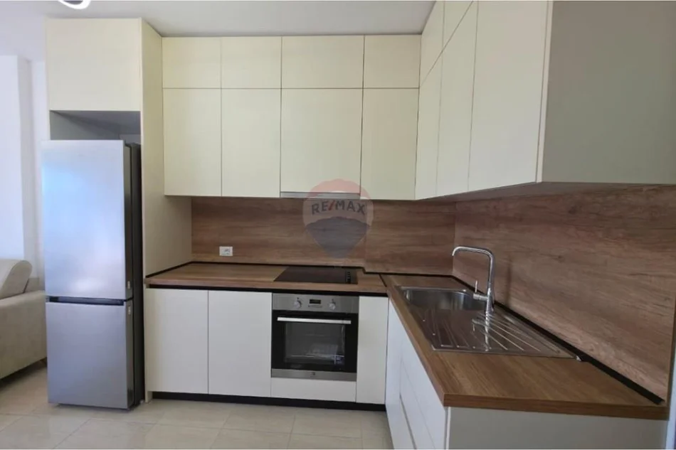 Tirane, jepet me qera apartament 1+1 Kati 3, 70 m² 420 € 