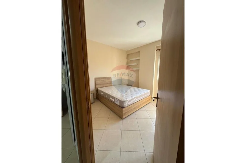 Tirane, jepet me qera apartament 2+1 Kati 4, 85 m² 650 € 