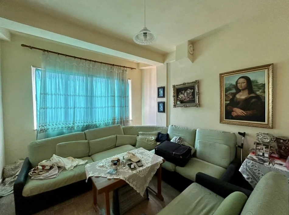 Tirane, jepet me qera apartament 2+1 Kati 2, 100 m² 450 € (Prane Pediatrise, Rruga Besim Zyma)