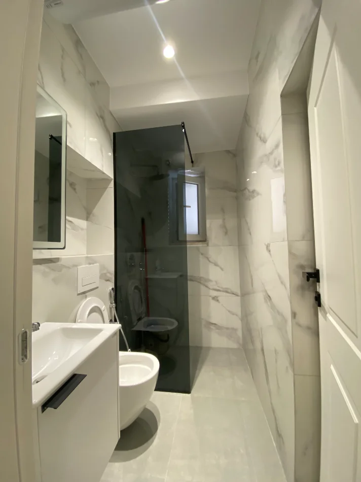 Tirane, jepet me qera apartament 2+1 Kati 1, 63 m² 700 € 