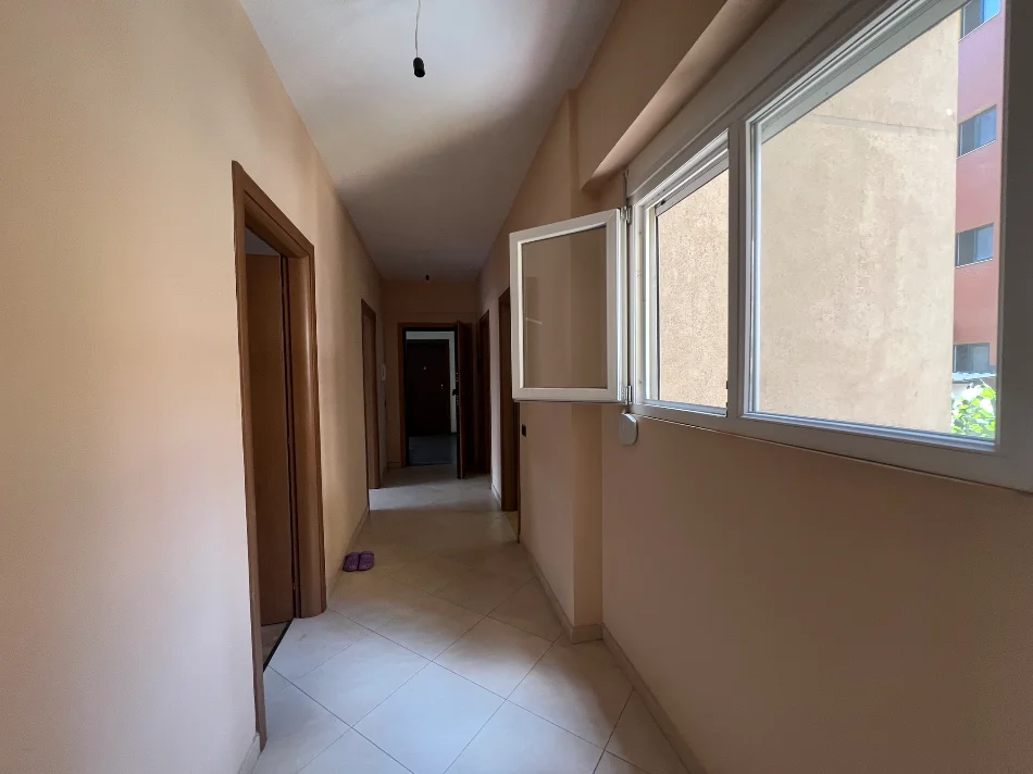 Tirane, shitet apartament 2+1+Ballkon Kati 2, 115 m² 260.000 € (Ali doci)