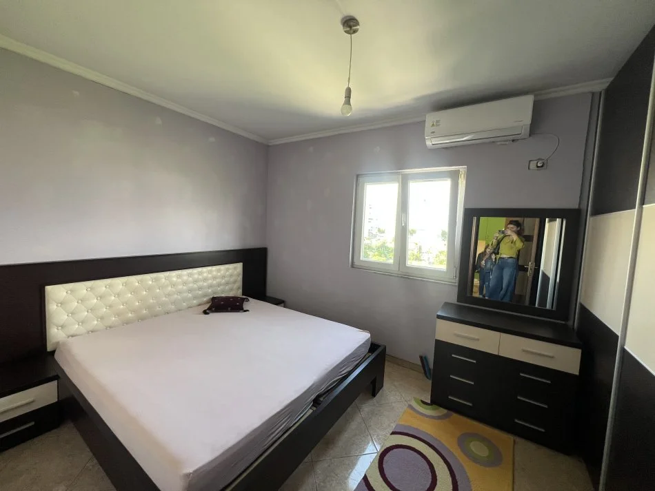 Tirane, jepet me qera apartament 3+1+Ballkon Kati 5, 110 m² 620 € (Fusha e Aviacionir)