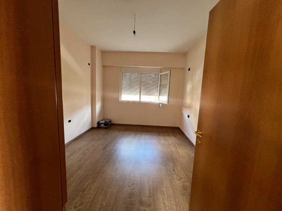 Tirane, shitet apartament 2+1+Ballkon Kati 2, 115 m² 260.000 € (Ali doci)