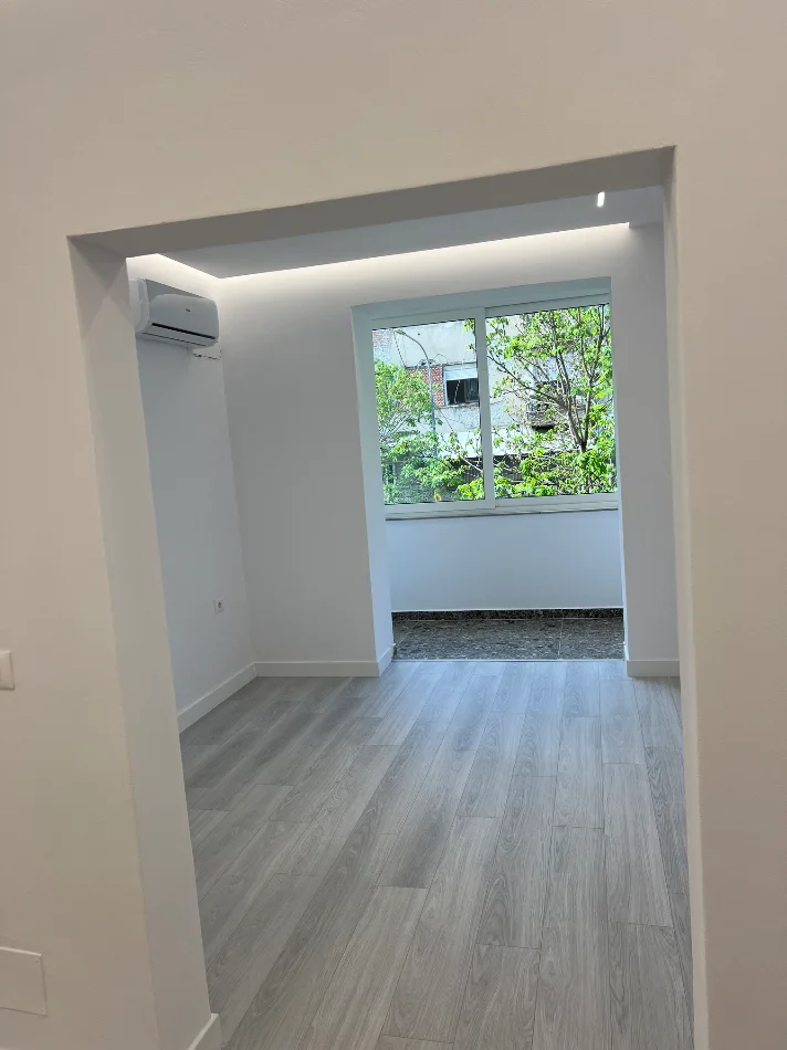 Tirane, jepet me qera Kati 1, 90 m²