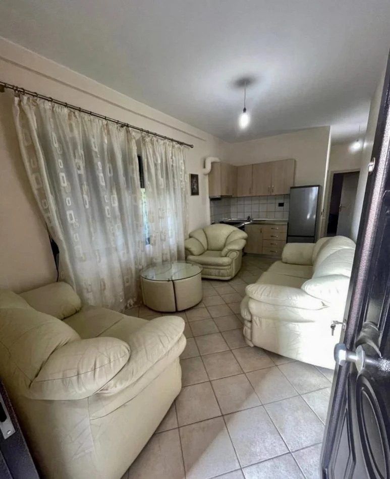 Tirane, jepet me qera 1+1 Kati 1, 50 m² 350 € (Selite)