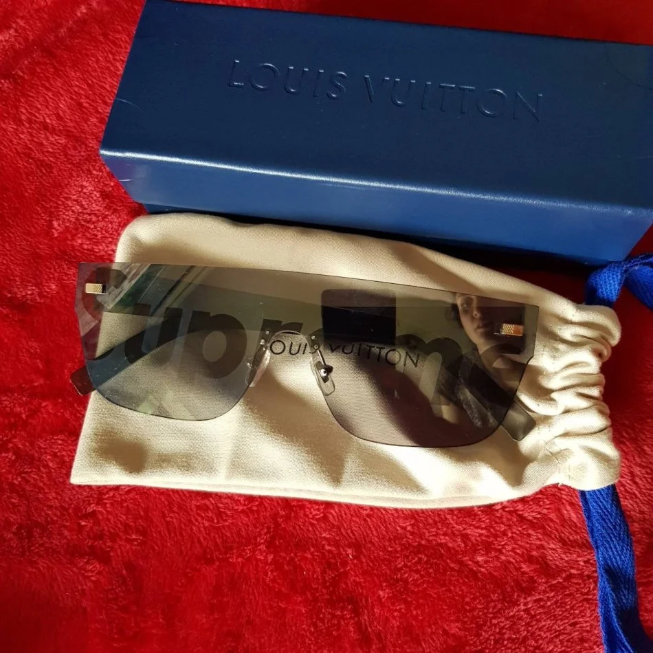 Tirane, shes SHITEN SYZE ORIGJINALE LOUIS VUITTON SUPREME LIMITED EDITION 690 €