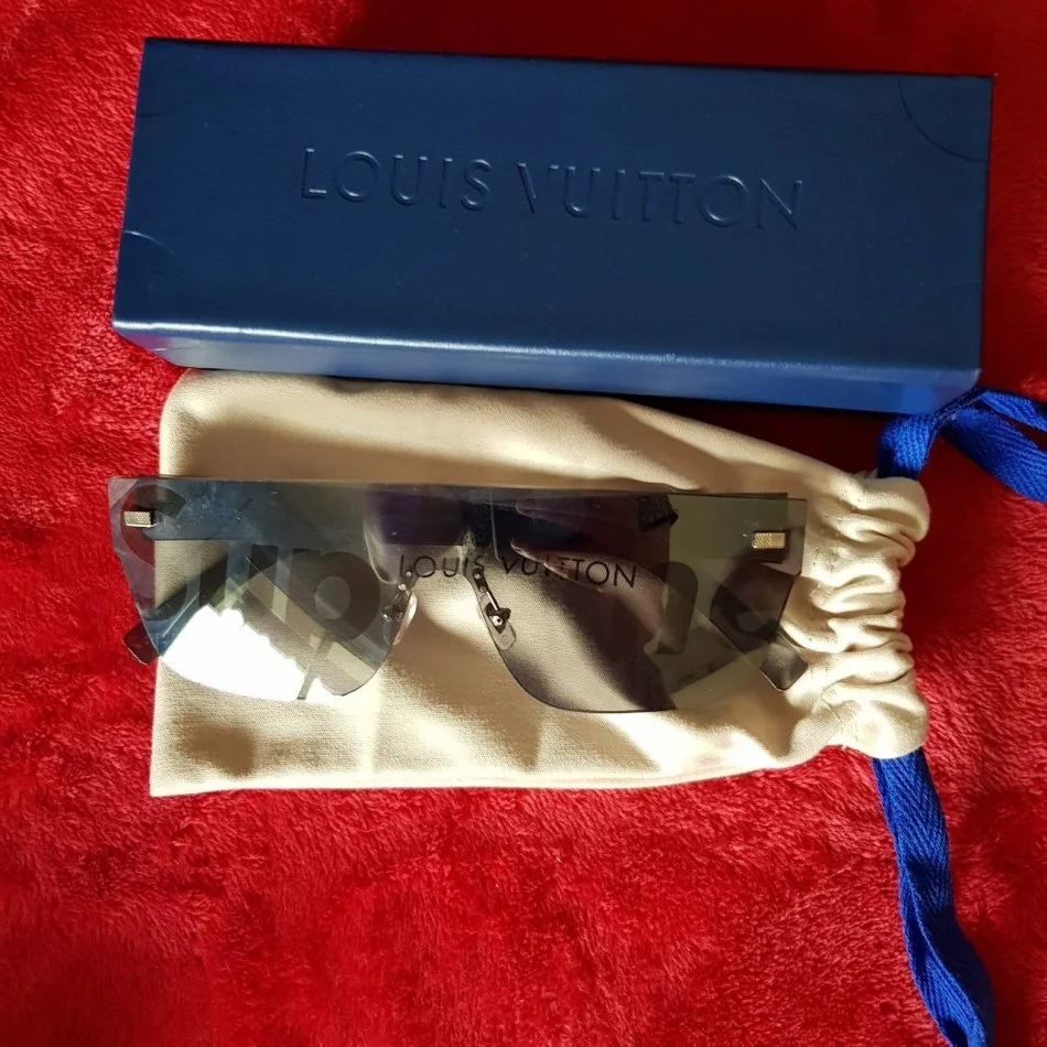 Tirane, shes SHITEN SYZE ORIGJINALE LOUIS VUITTON SUPREME LIMITED EDITION 690 €