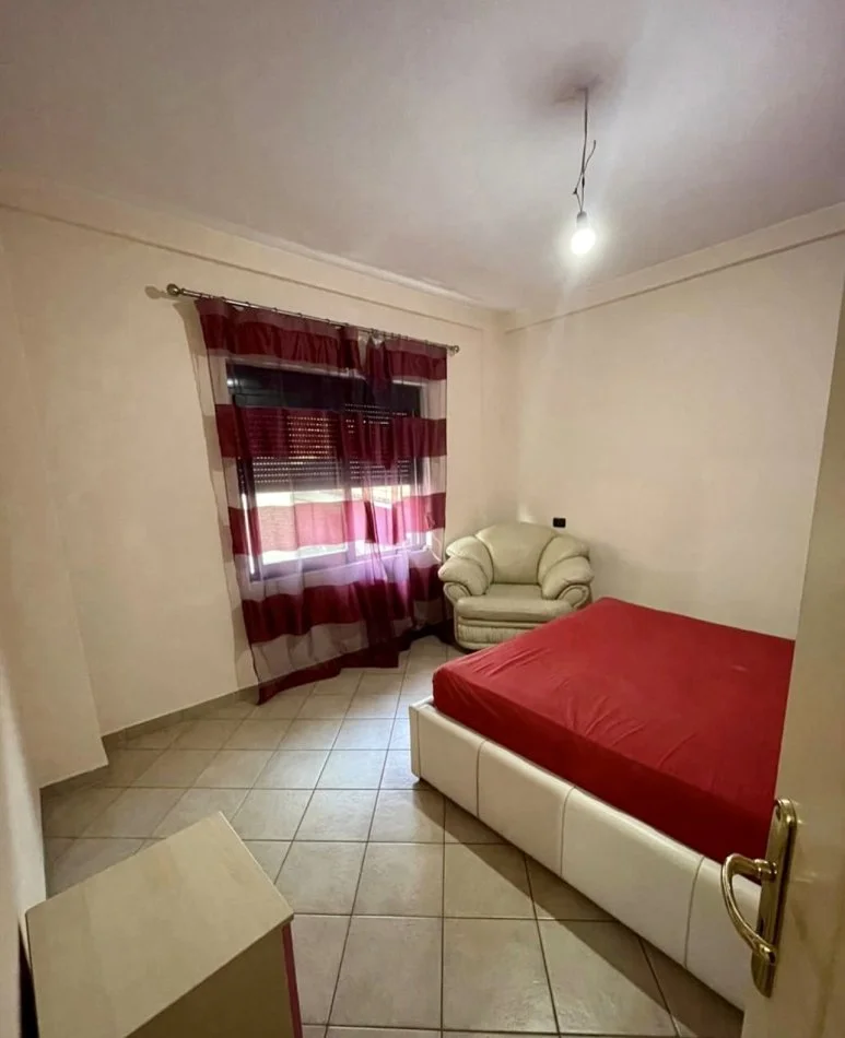 Tirane, jepet me qera 1+1 Kati 1, 50 m² 350 € (Selite)
