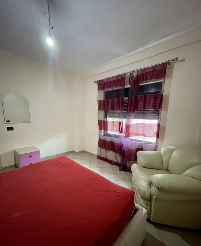 Tirane, jepet me qera 1+1 Kati 1, 50 m² 350 € (Selite)