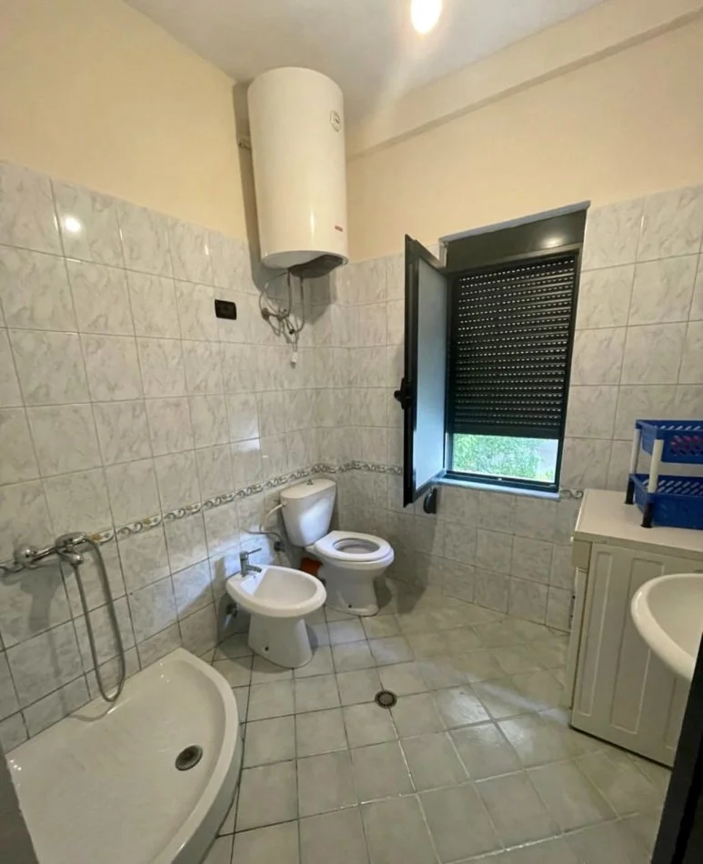 Tirane, jepet me qera 1+1 Kati 1, 50 m² 350 € (Selite)