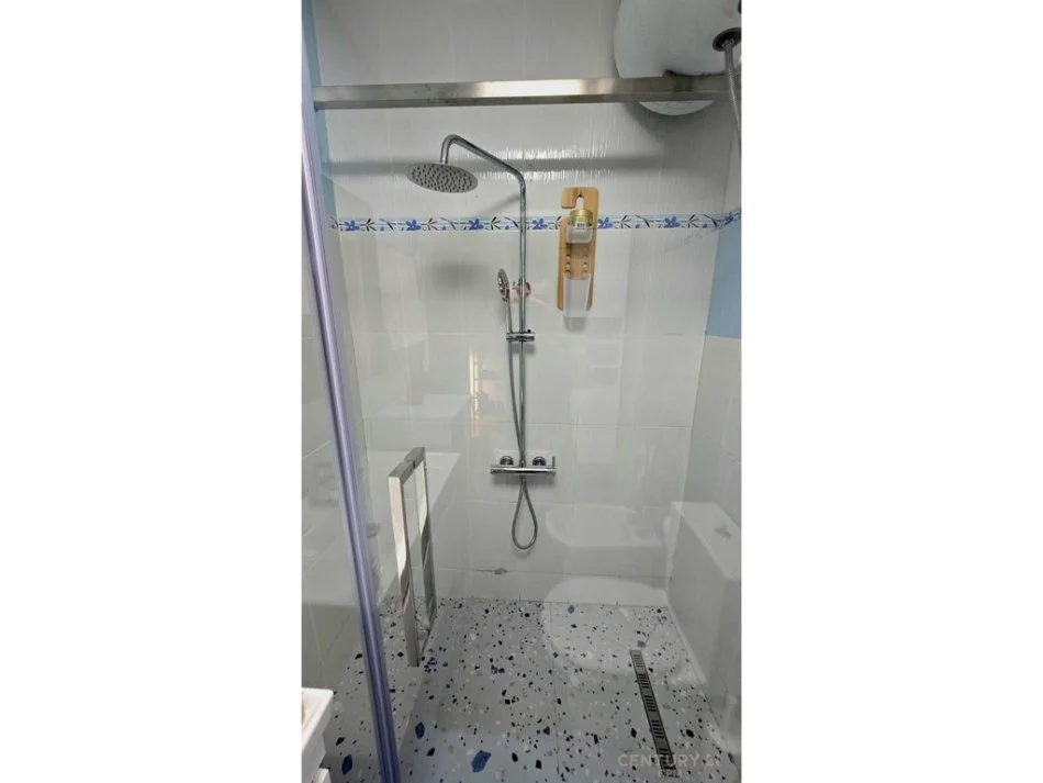 Tirane, jepet me qera apartament 3+1 Kati 4, 126 m² 1.350 € 