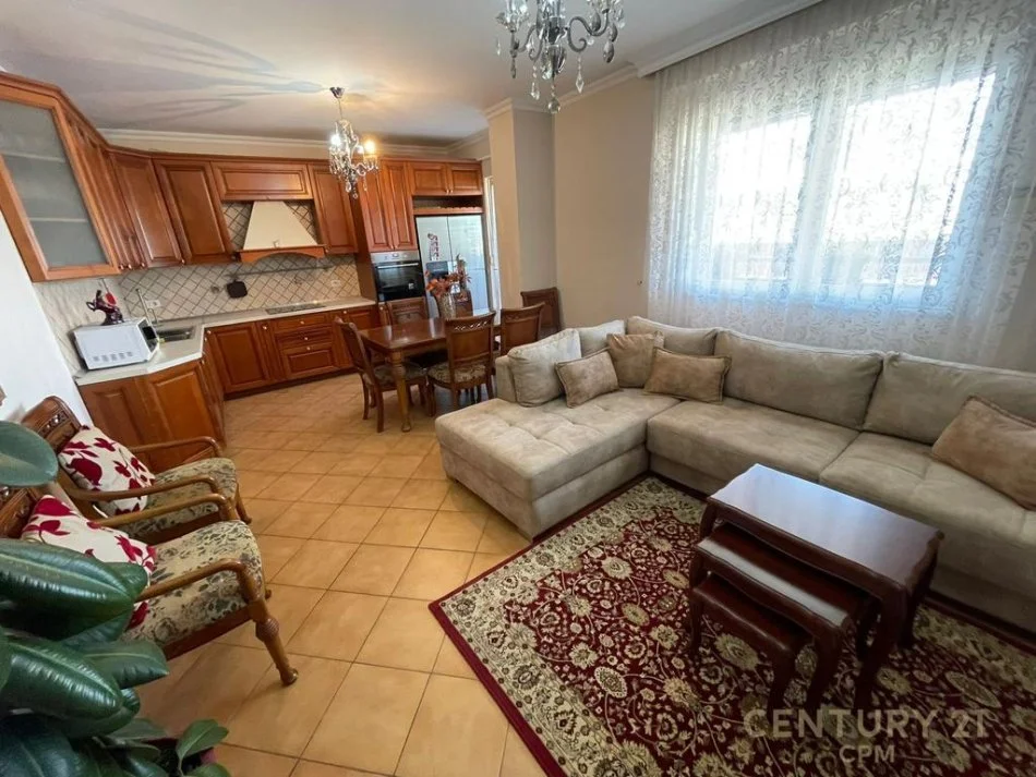 Tirane, jepet me qera apartament 2+1 Kati 10, 107 m² 1.000 € 