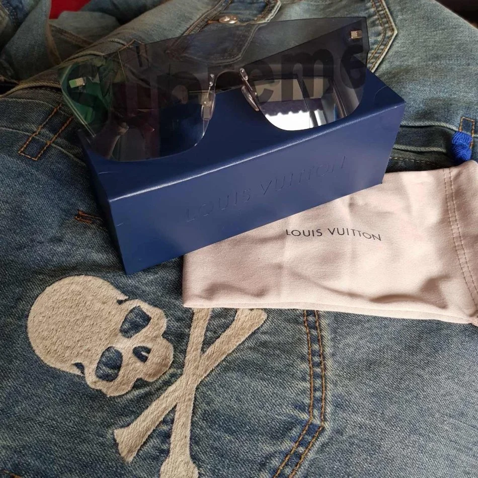 Tirane, shes SHITEN SYZE ORIGJINALE LOUIS VUITTON SUPREME LIMITED EDITION 690 €