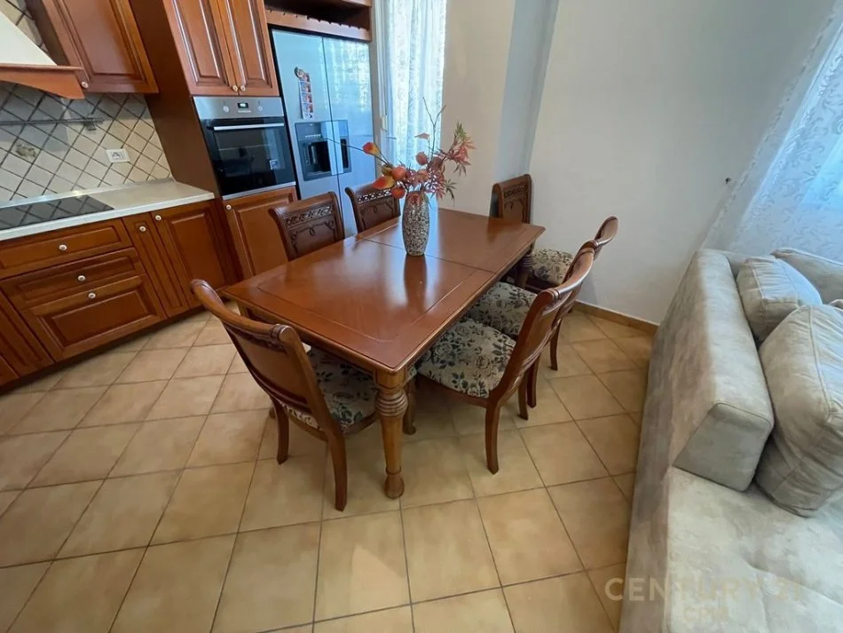 Tirane, jepet me qera apartament 2+1 Kati 10, 107 m² 1.000 € 