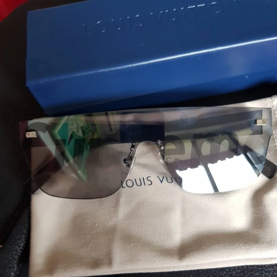 Tirane, shes SHITEN SYZE ORIGJINALE LOUIS VUITTON SUPREME LIMITED EDITION 690 €